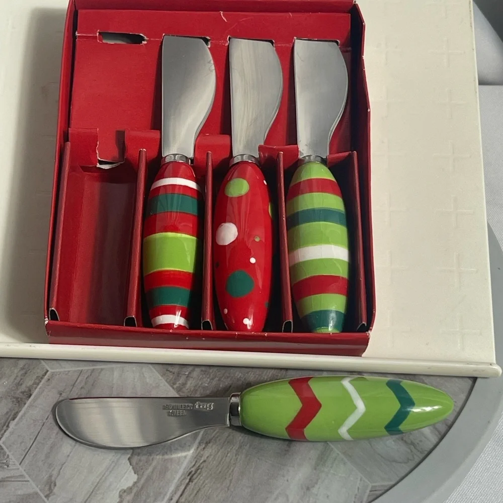Christmas Holiday Festive Red and Green Cheese Knife Set NIB Stainless Steel